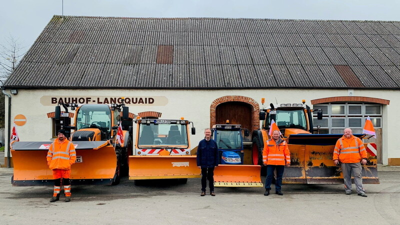 Startklar: Die Mitarbeiter des Langquaider Bauhofs stehen mit ihren Einsatzfahrzeugen und Geräten bereit, wenn Schnee und Eis kommen.