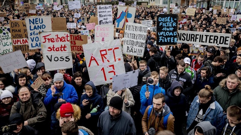 Tausende Menschen demonstrieren Anfang März in Berlin gegen die Reform des EU-Urheberrechts.