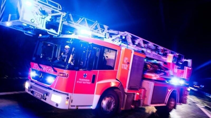 Am Donnerstag in der Früh brannte ein leerstehendes Haus in Pentling im Kreis Regensburg. (Symbolbild)