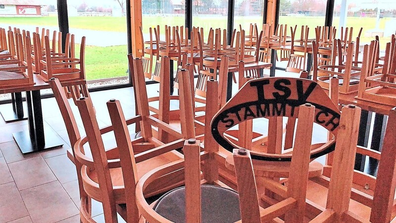 Zwei Einweihungsfeiern musste der TSV Pilsting verschieben und vorerst heißt es auch weiterhin: Die Stühle müssen auf den Tischen bleiben.