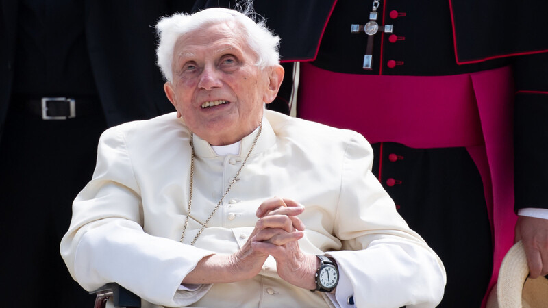 Auch acht Jahre nach dem Rücktritt steht der ehemalige Papst hinter seiner Entscheidung.