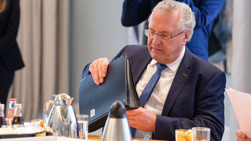 Für Bayerns Innenminister Joachim Herrmann sind die Strafen beim Eindringen in private Datenbestände zu gering.