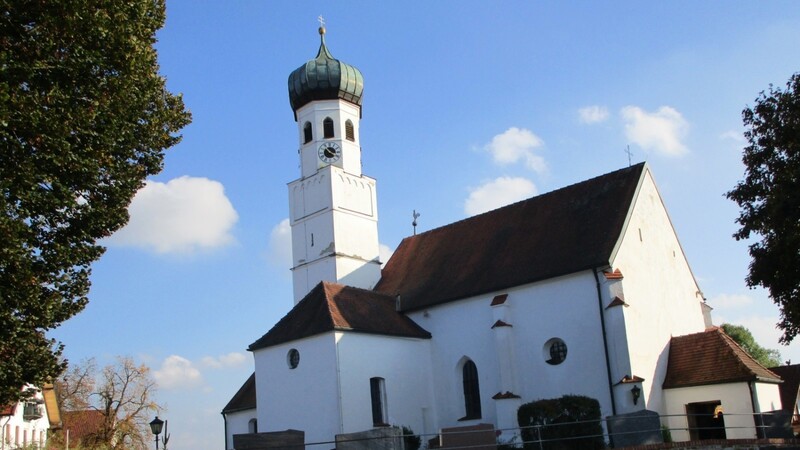 Pfarrer Lothar Thurmeier kümmerte sich während seiner Seelsorge-Zeit verantwortungsbewusst um die St.-Othmar-Kirche in Pfettrach.