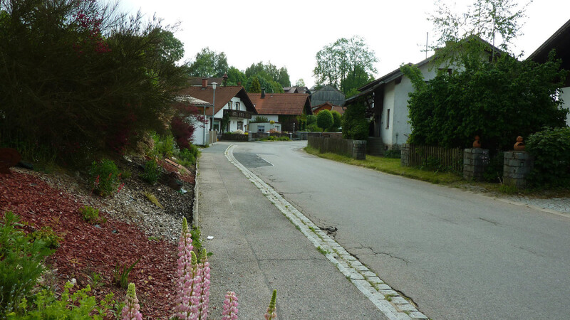 Die Fördersumme zur Dorferneuerung Ottenzell wurde erhöht. Besonders wichtig ist der Ausbau der Ortsdurchfahrt Hohenwarther Straße.