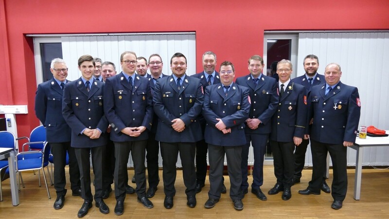 Die Mannschaft der Freiwilligen Feuerwehr Höfen (Foto entstand bei der Versammlung im Januar 2020) hat sich für die Präsentation des neuen Fahrzeugs einiges einfallen lassen.