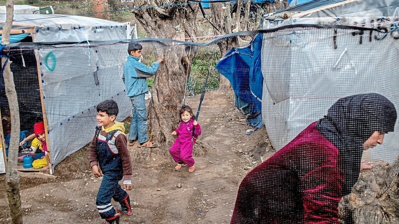 Die Bundesregierung will bis zu 1 500 Minderjährige aus den Flüchtlingslagern auf den griechischen Inseln aufnehmen.