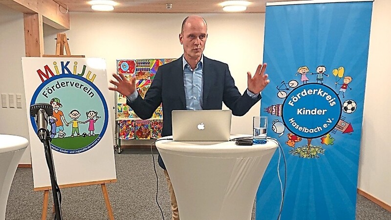 Medienexperte Jörg Kabierske aus Regensburg beim "Online-Talk".