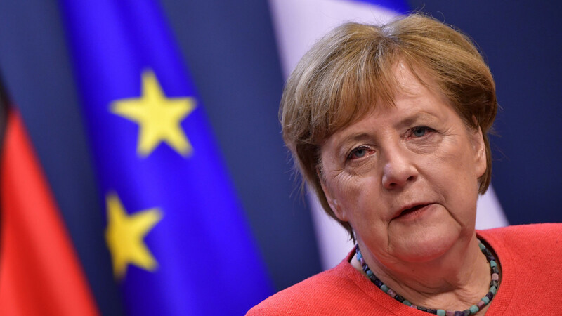 Kanzlerin Angela Merkel spricht von einer "wuchtigen Antwort Europas".