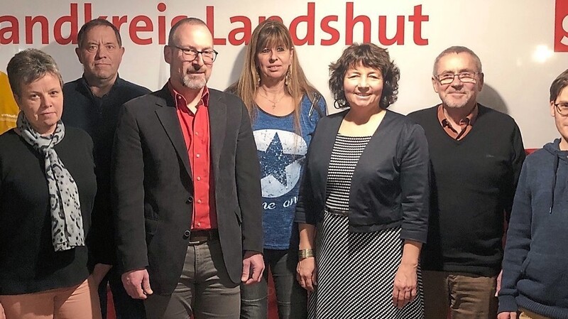 Die Gemeinderatskandidaten des SPD-Ortsvereins mit Bürgermeisterkandidat Thomas Niederreiter (5.v.l.).