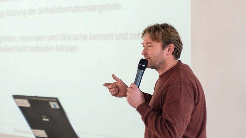 Wolfgang Kürzinger war bislang oft als Berufsberater an den Schulen präsent. Nun übernimmt er die Leitung der Agentur für Arbeit in Cham.