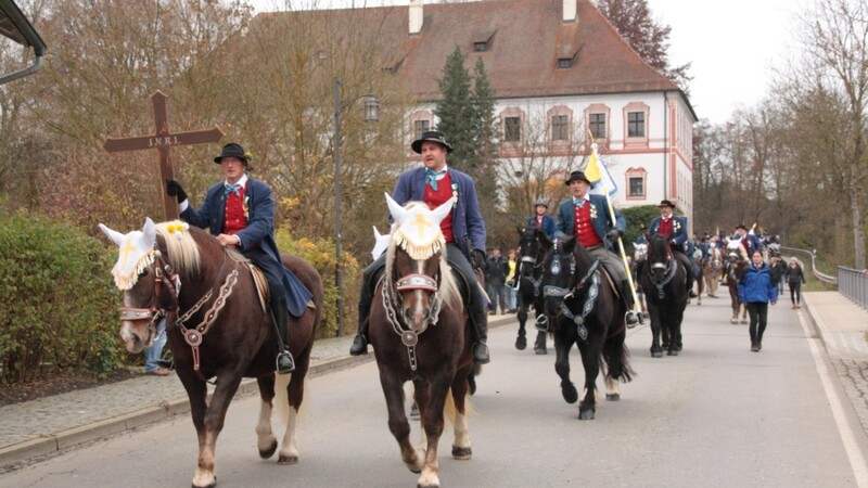Die Regentalgemeinde Miltach feierte ihr Kirchenpatrozinium mit Martiniritt.