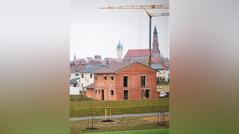 Straubing belegte laut einer Studie bei den Baugenehmigungen nach Landshut und Regensburg den dritten Platz. Auch bei den Kaufpreisen für Immobilien lag sie gleich hinter diesen beiden Städten.