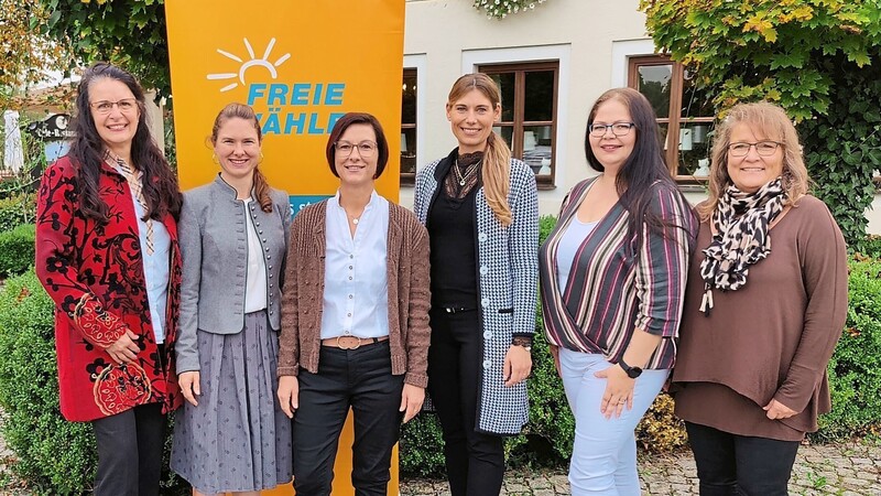 Die Führung des Landesverbandes der Freie Wähler-Frauen (v. l.): Angelika Lippert, Karina Luginger, Kerstin Haimerl-Kunze, Julia Weindl, Susanne Rößner und Margot Scheer.