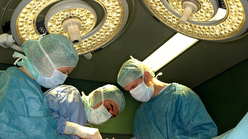 In einer zehnstündigen Operation wurde aus einer Zehe ein neuer Daumen.