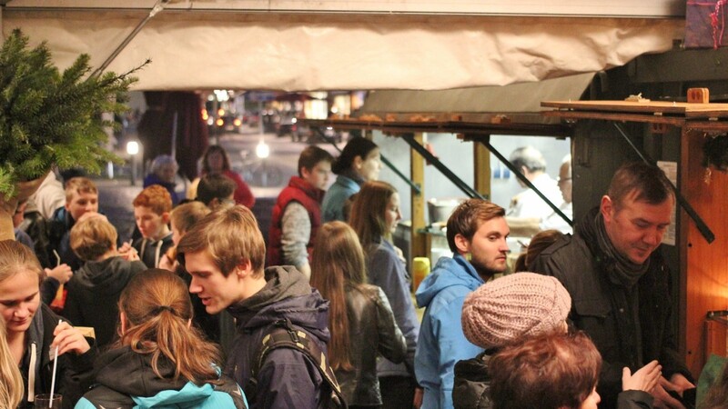 Der Bunte Markt auf dem Luitpoldplatz steht unter dem Motto "Kommunikation der Kulturen". Er dauert bis zum Sonntag.