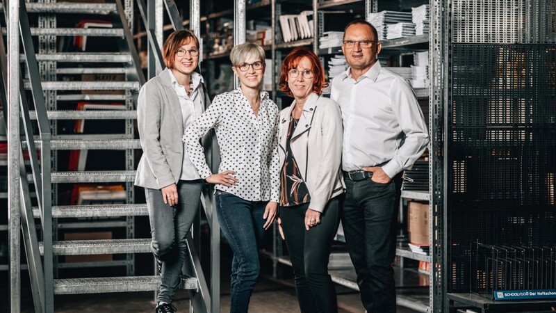 Bis 2021 führten Franz und Johanna Birnbeck (v.r.) das Unternehmen. Die Geschäftsführung haben sie mittlerweile an die Töchter Lisa Kasparbauer (l.) und Eva Mühlbauer übergeben wurde.
