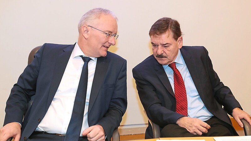 OB Alexander Putz nimmt vor allem die Arbeitsweise des Rechnungsprüfungsamtes ins Visier. Sein Hauptamtsleiter Andreas Bohmeyer (rechts) soll wiederum seit Beginn der Prüfung informiert gewesen sein.
