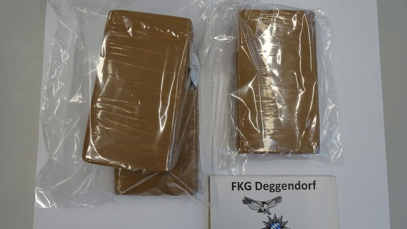 Fahnder der Verkehrspolizei Deggendorf haben in einem Auto drei Kilogramm Kokain gefunden.
