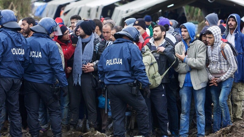 Tausende Flüchtlinge sind trotz hochgerüsteter Polizei illegal nach Kroatien gelangt.