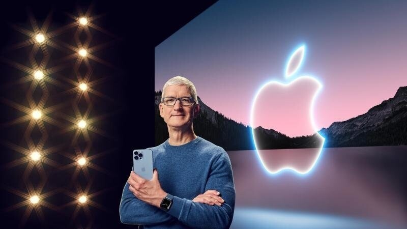 Apple-Chef Tim Cook präsentiert in einer aufgezeichneten Online-Übertragung das neue iPhone 13 Pro.