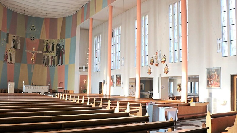 Die Stadtpfarrkirche ist wie die weiteren Mainburger Gotteshäuser zwar zugänglich, es finden aber keine öffentlichen Gottesdienste statt.
