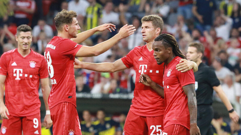 Der FC Bayern macht gegen Fenerbahce das halbe Dutzend voll: Hier jubeln Robert Lewandowski, Leon Goretzka, Thomas Müller und Renato Sanches (von links).