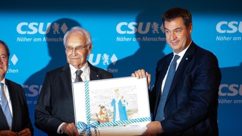 Der ehemalige bayerische Ministerpräsident Edmund Stoiber (M, CSU), CSU-Vorsitzender Markus Söder (r), CSU-Vorsitzender und CDU-Chef Armin Laschet.