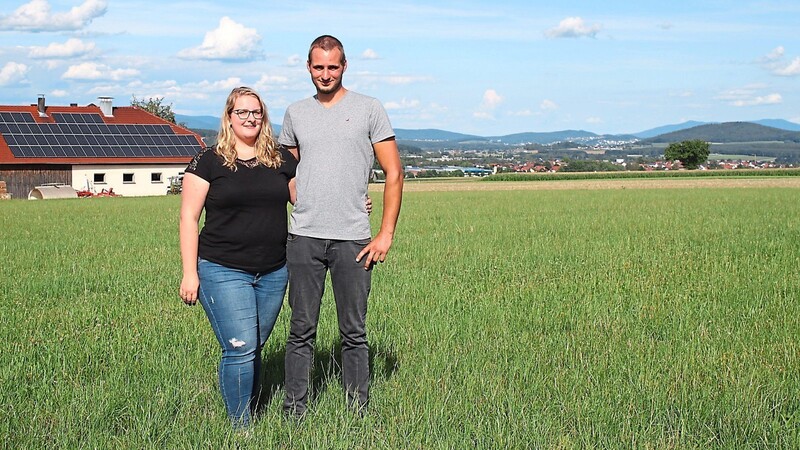 Markus Kiener und seine Frau Christina wollen die Landwirtschaft auf der Nassen fortführen. Sie hoffen auf entsprechende Ausgleichsflächen, wenn hofnahe Grundstücke für den Bau der B 85-Ortsumgehung Altenkreith zerschnitten werden müssen.