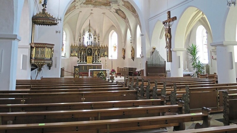 Wenn die Orgel wieder steht, will auch der Kirchenchor wieder auftreten - unter neuer Leitung.