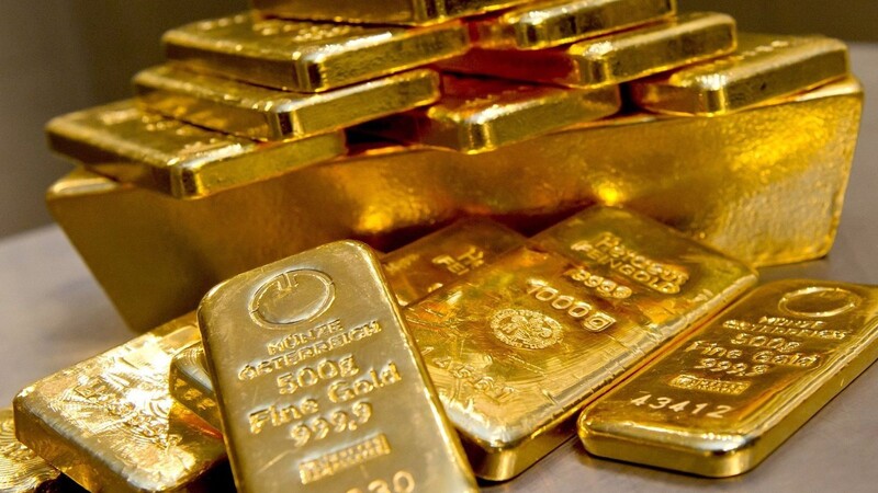Die Polizei hat bei einer Fahrzeugkontrolle auf der A94 Gold und Geld im Wert von knapp einer halben Million Euro gefunden. (Symbolbild)