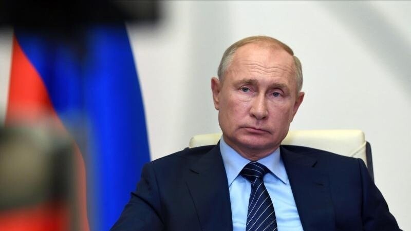 Putin verkündet im Staatsfernsehen, dass der erste Impfstoff gegen das Coronavirus in Russland zugelassen wurde.