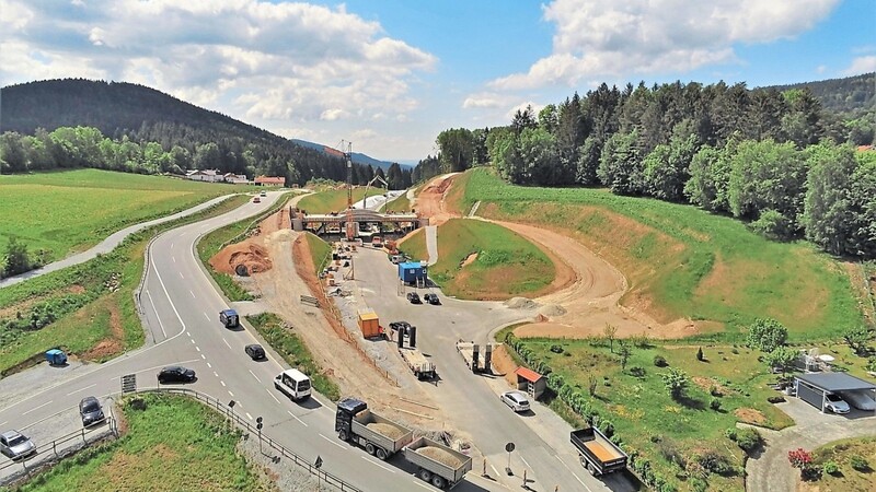 Der Ausbau der Bundesstraße 11 zwischen Grafling und Gotteszell schreitet mit großen Schritten voran.