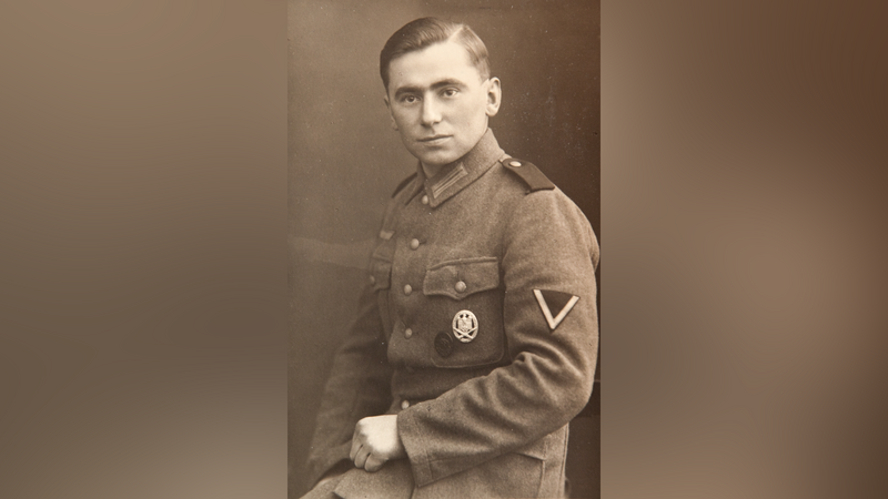 Das Bild zeigt Georg Fedlmeier als jungen Soldaten während des Zweiten Weltkriegs.