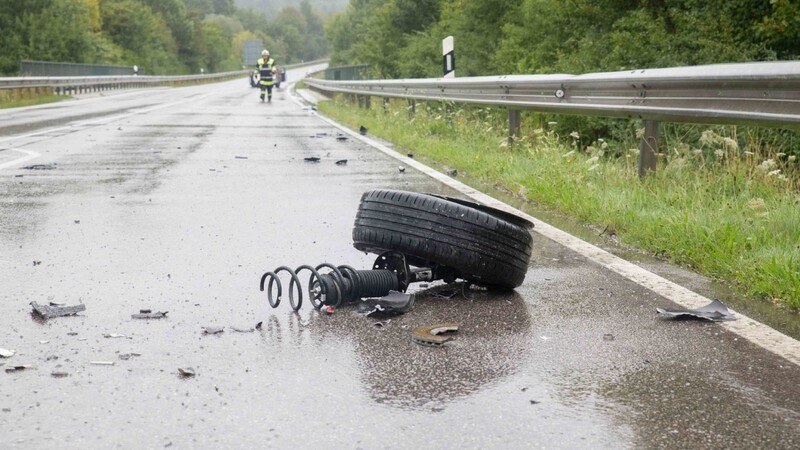 Auf der Staatsstraße 2327 bei Griesbach hat sich am Mittwochmittag ein schwerer Unfall ereignet.