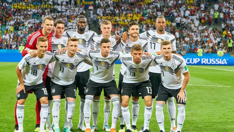 Die deutsche Fußball-Nationalmannschaft hat das Erreichen des Achtelfinals bei der WM in Russland wieder in der eigenen Hand.