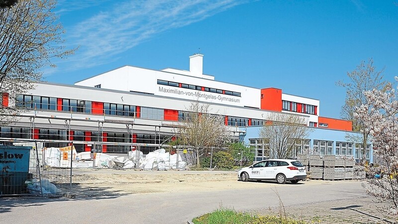 Für die Sanierung des Montgelas-Gymnasiums in Vilsbiburg erhält der Landkreis Landshut 950.000 Euro an Fördergeldern vom Freistaat.