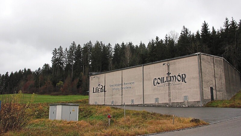 An der Staatsstraße zwischen Bad Kötzting und Wettzell befindet sich das Whiskylager der Spezialitätenbrennerei Liebl. Hier plant der Bad Kötztinger Unternehmer Gerhard Liebl den Bau von Produktions-, Vertriebs- und Verkaufsgebäuden.