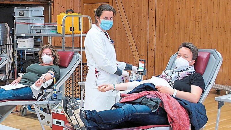 Die Vorbereitungen und die Betreuung der Blutspender lagen wieder in den Händen der BRK-Bereitschaft Bad Kötzting, die mit sechs ehrenamtlichen Helfern vor Ort waren.