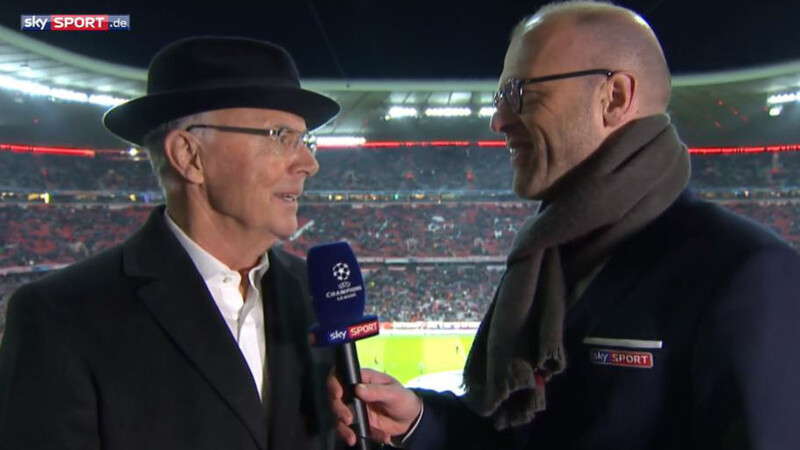 Man kennt sich: Franz Beckenbauer (li.), Ehrenpräsident des FC Bayern, und Sky-Journalist Patrick Wasserziehr.