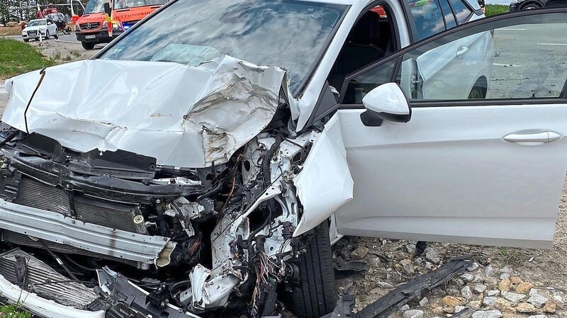 Das Fahrzeug der vorfahrtsberechtigten Fahrerin wurde massiv beschädigt.