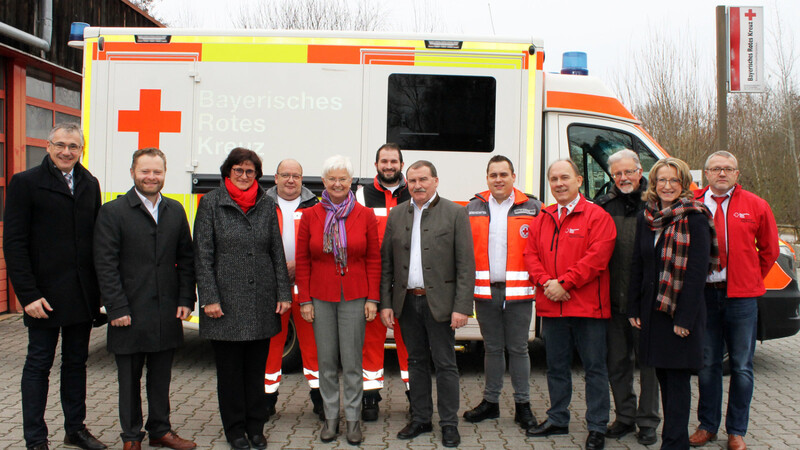 Die CSU-Mandatsträger und die Präsidentin des Deutschen Roten Kreuzes Gerda Hasselfeldt besuchten die Rettungwache.