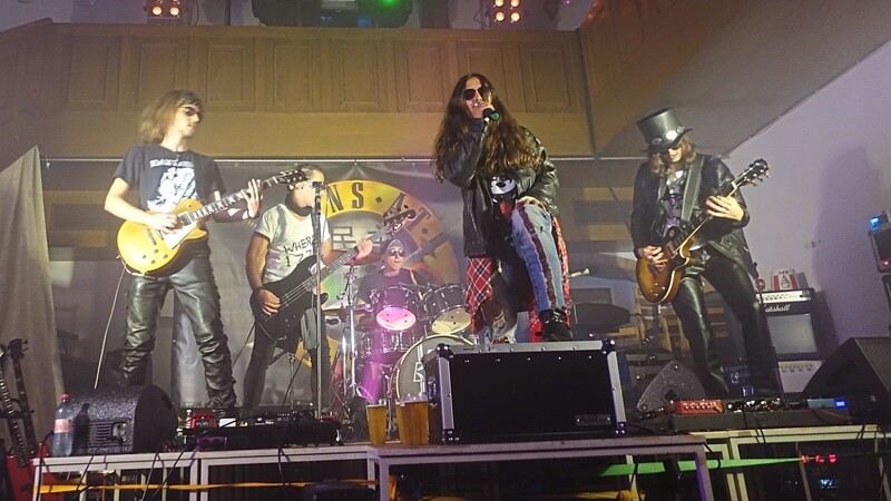 Guns at Roses brachten den Sound der Rock-Ikonen live auf die Bühne.
