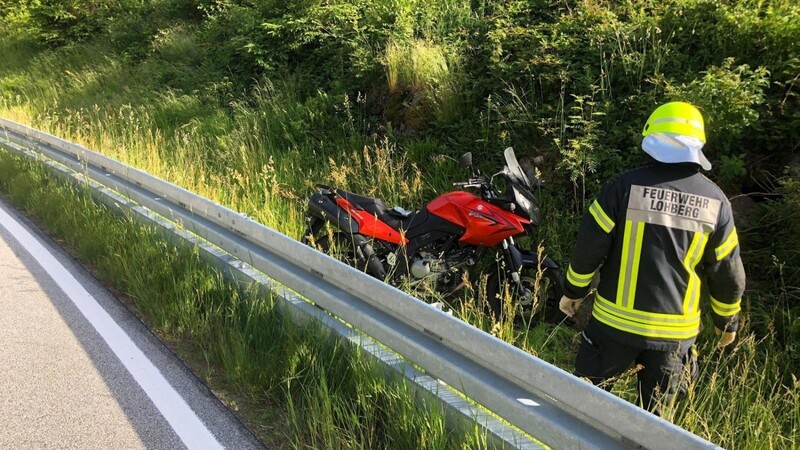 Ein Motorradfahrer war in einer Kurve von der Fahrbahn abgekommen.