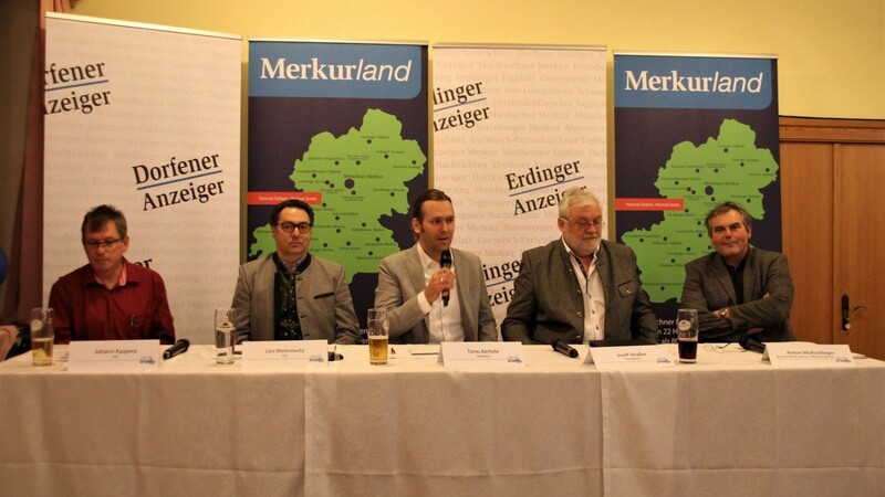 Die Kandidaten: (v.l.) Johann Kaspera, Leo Melerowitz, Moderator Timo Aichele, Josef Straßer und Anton Wollschläger.