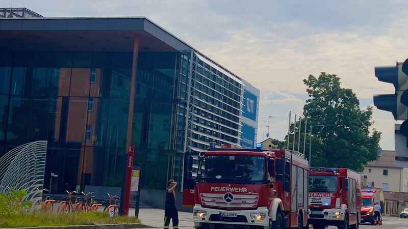 Die Freiwillige Feuerwehr Straubing hat den Einsatz geleitet.