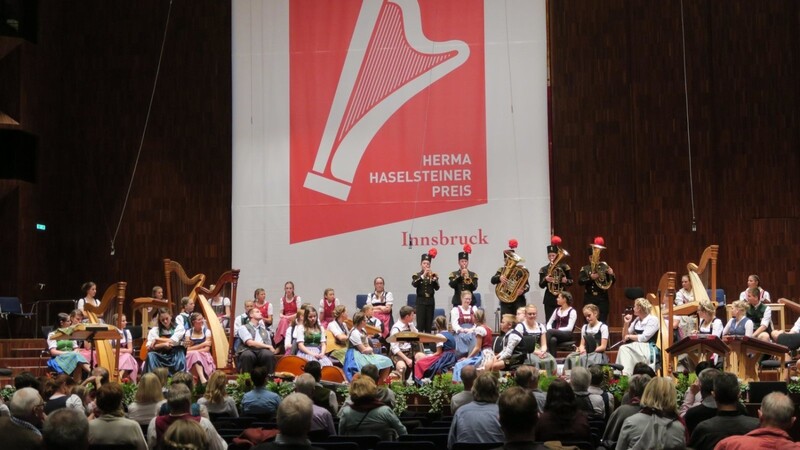 Singen und Musizieren im Congress Innsbruck - unschwer zu erkennen die Bodenmaiser Musikanten.
