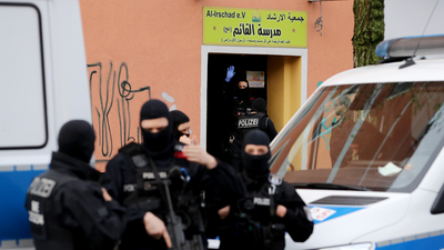 Polizei ist in der Al-Irschad-Moschee im Einsatz (Symbolbild).