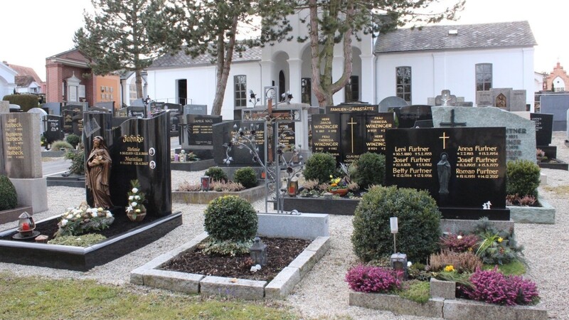 Die Zahl der Familiengräber überwiegt in den städtischen Friedhöfen.
