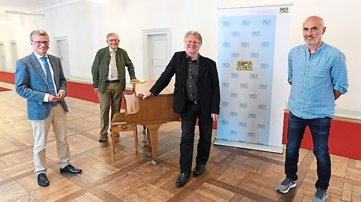Bernd Sibler (von links) mit Thomas Goppel (Bayerischer Musikrat), Bernd Schweinar (Verband für Popkultur) und Axel Ballreich (Verband Livekomm)
