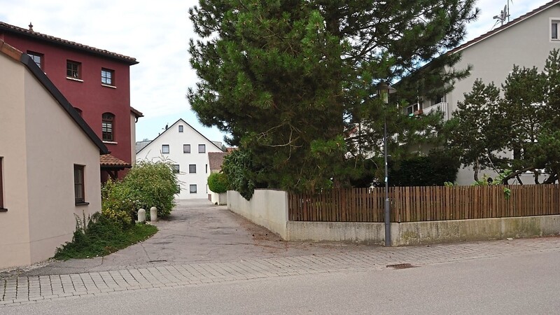 Die Zufahrt "Zunke" an der Hamppstraße zu einem dortigen Wohnkomplex ist eine von verschiedenen kleineren Maßnahmen im Zuge des Straßensanierungsprogramms der Marktgemeinde.